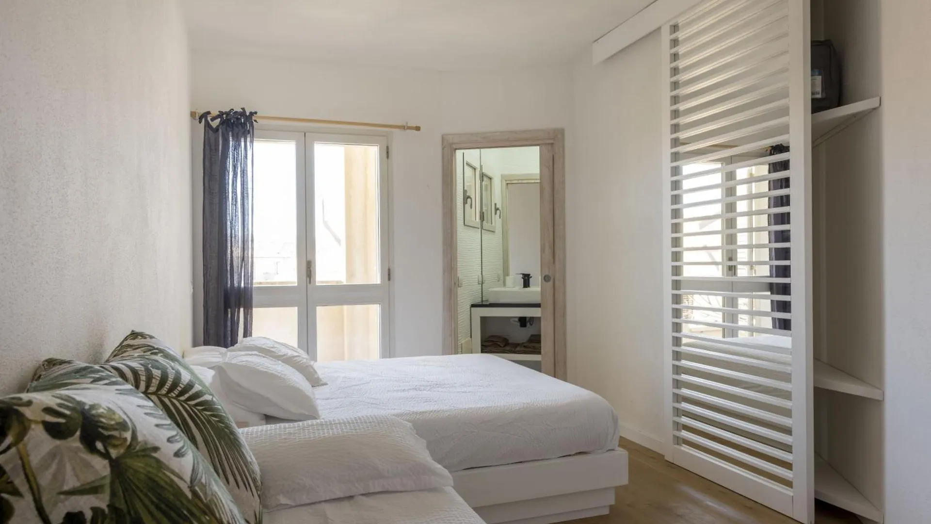Yacht-Style New Apartment פאלאו