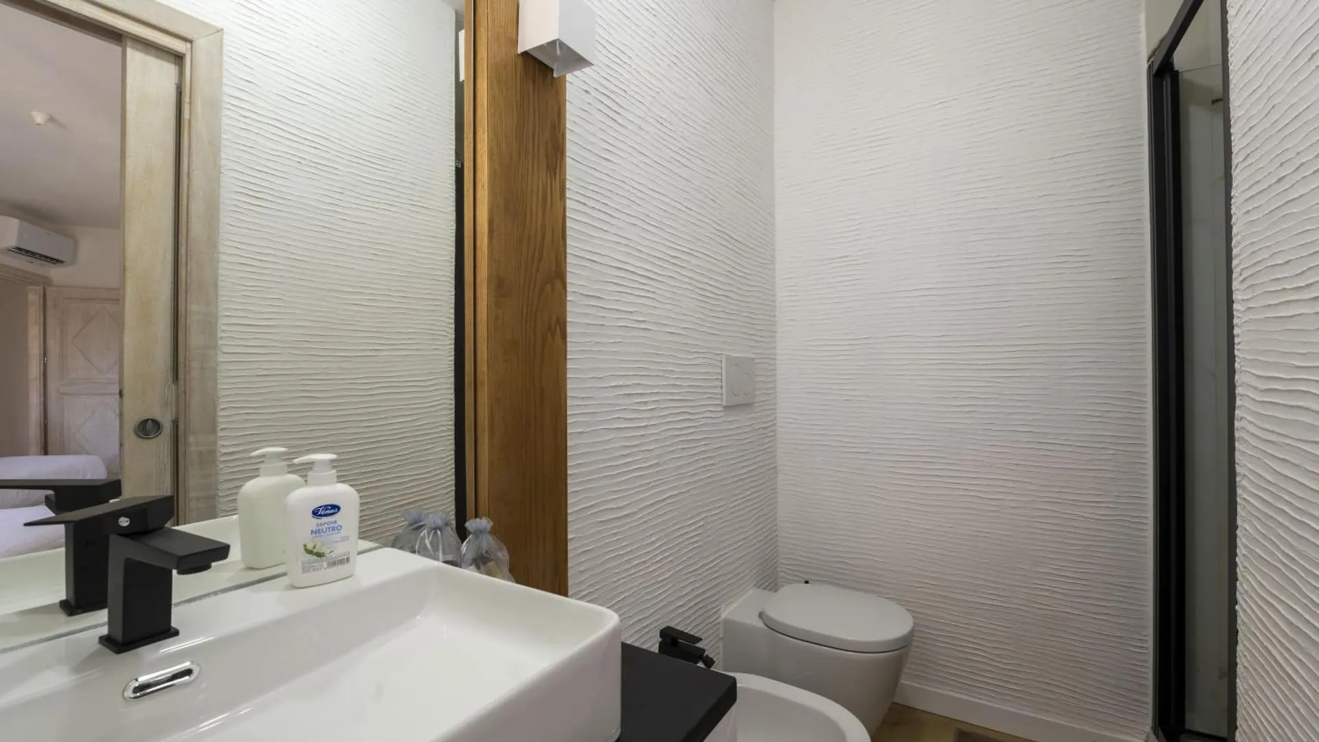 Yacht-Style New Apartment פאלאו