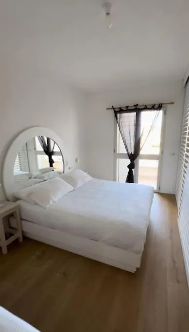 Yacht-Style New Apartment פאלאו