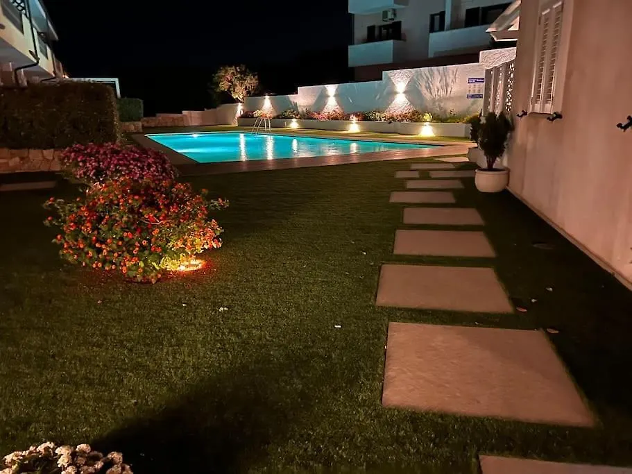 Yacht-Style New Apartment פאלאו 0*,  איטליה