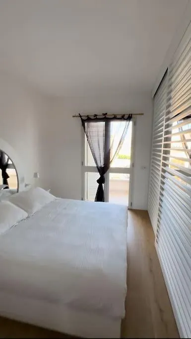 Yacht-Style New Apartment פאלאו